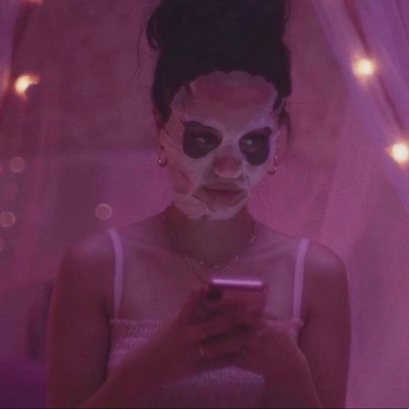 Meet your Posher, Amelia - Picture 1 of 1